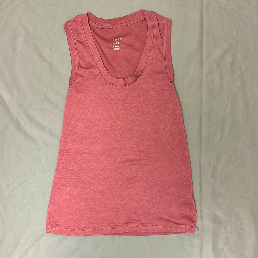 XS. A New Day crewneck tank top. Light magenta